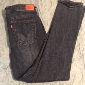 (5)Ladies Levi’s vintage skinny 582 jeans in great condition. Size 8, stretchy